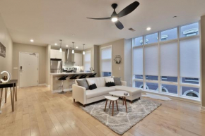 *New* XquisiteMidCenturyM0d~ Condo *OTR* w/Parking
